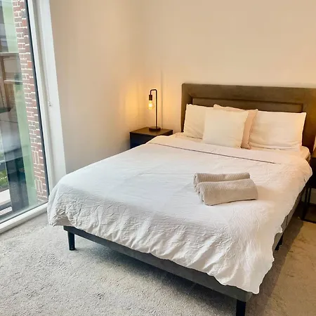 Modern Double Bedroom * ダブリン